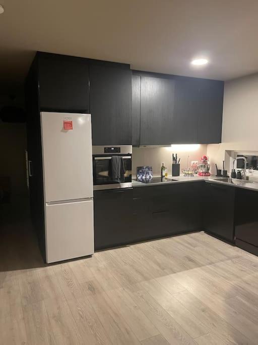 Beautiful Apartment Near Airport Njarthvik Kültér fotó